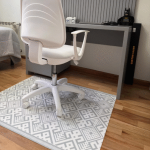 Alfombra de PVC diseño étnico para cuarto de adolescentes.